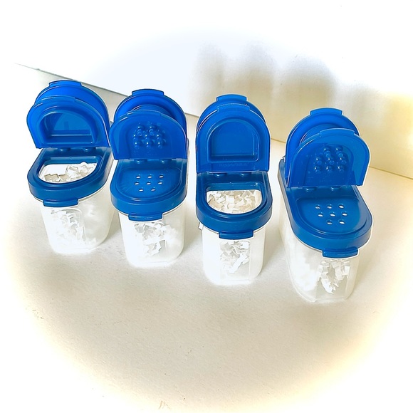 Tupperware Spice Holder Shake & Pour Set of 4 Cobalt Blue Tops Like New - Picture 2 of 8